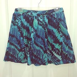 Vibrant blue green mini flowy skirt side zipper